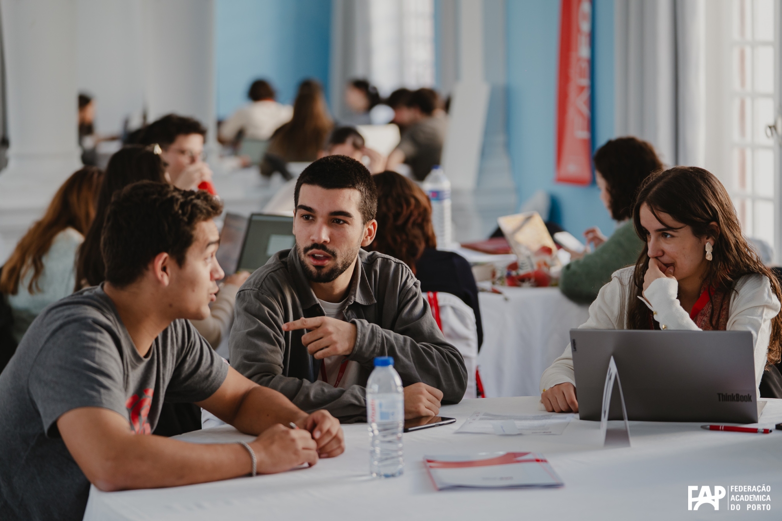 Federação Académica do Porto apela ao fim da discriminação no IRS Jovem que penaliza trabalhadores independentes e profissionais liberais